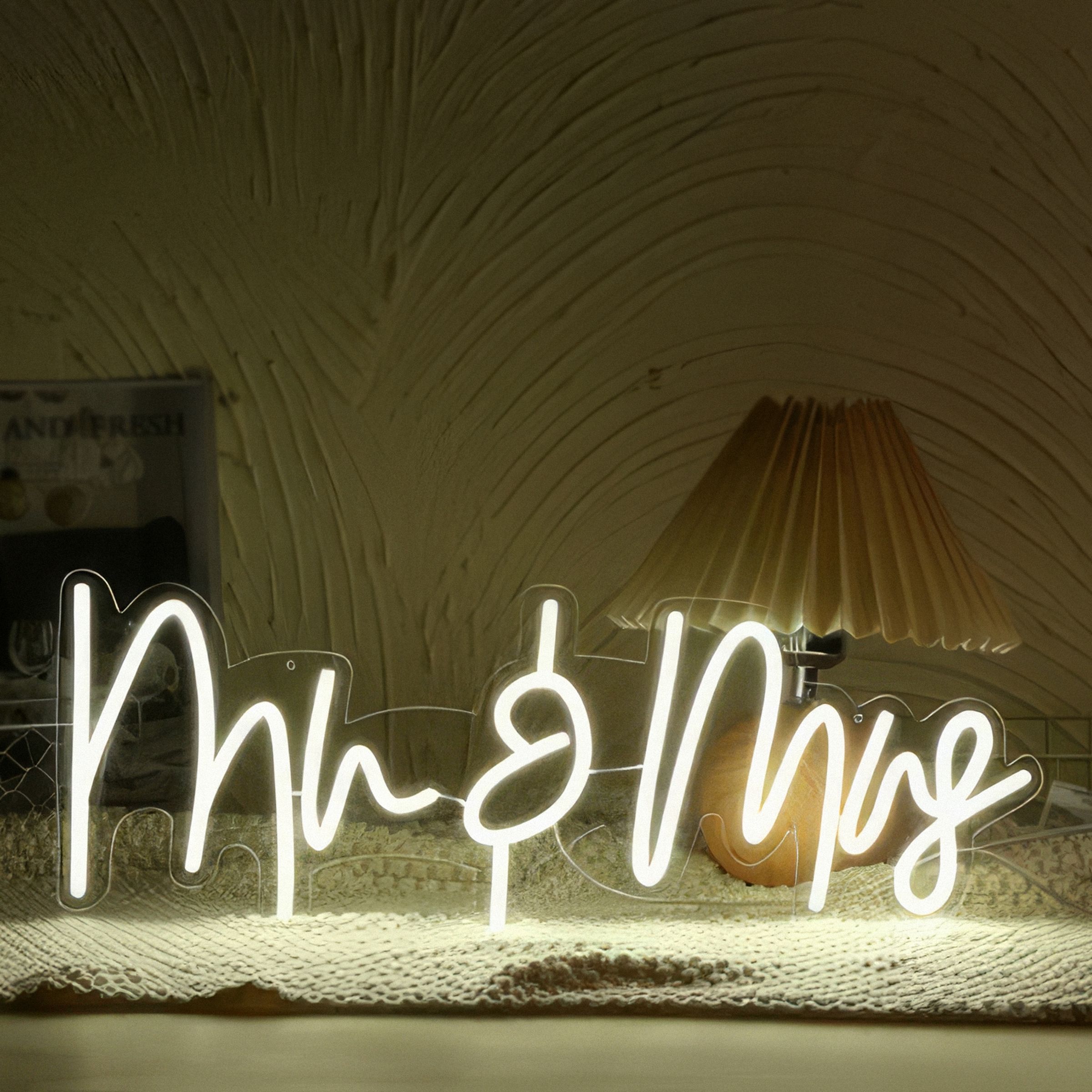 Neonskylt Mr & Mrs